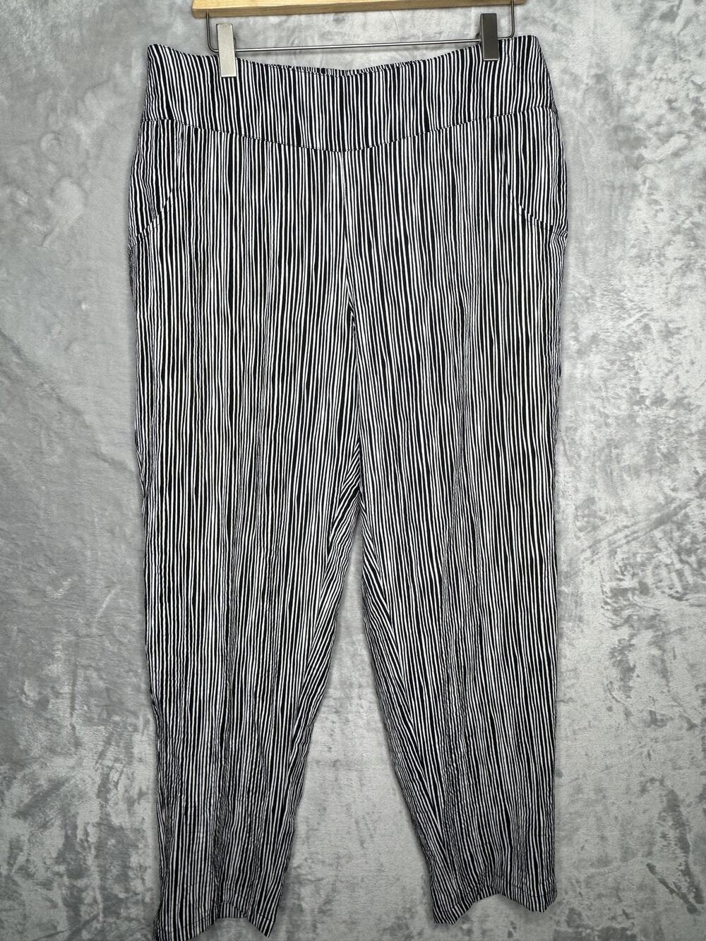 Habitat Pants Womens Medium Black White Stripe Knit Ankle Elastic Waist Pockets